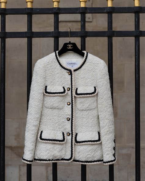 chanel jacket original price|Altro.